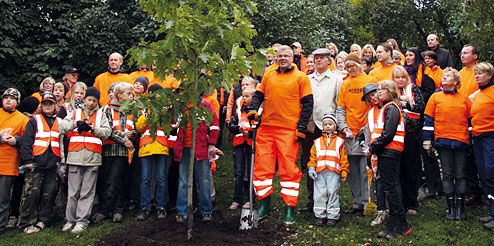 Marri Halmesmäki in Fiskars Orange Thumb happening